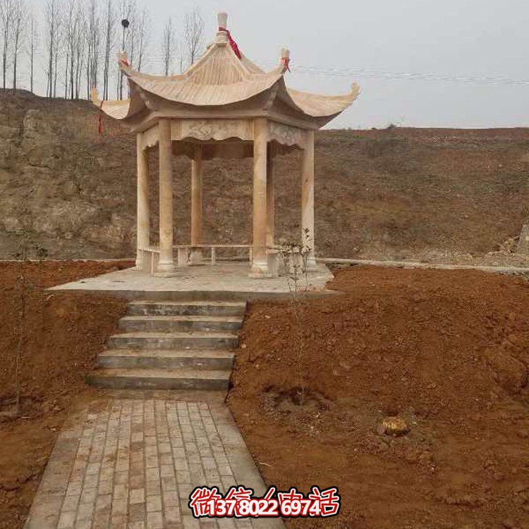 色彩斑斕的晚霞紅涼亭，讓您享受中式園林的繽紛景點