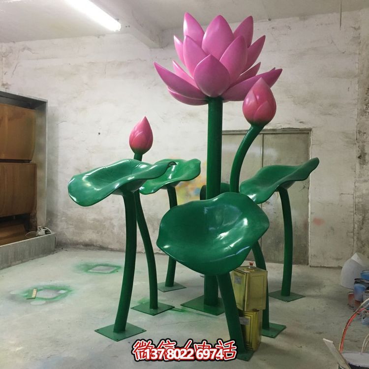 大型不銹鋼彩繪蓮花擺件，為游樂場、商場、戶外公園增色