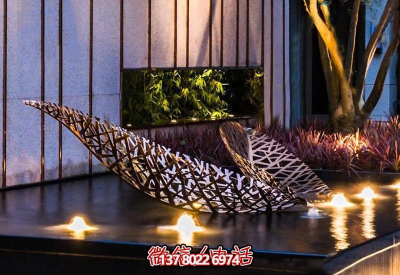不銹鋼樹葉鏤空雕塑，給戶外和酒店環(huán)境帶來(lái)優(yōu)雅氣息