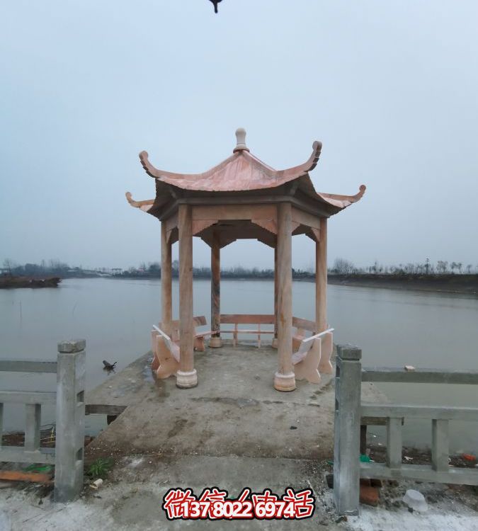 河邊大理石涼亭雕塑，欣賞晚霞紅