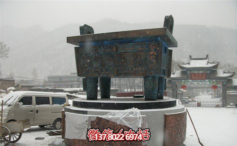 大型仿古青銅雕塑，營造獨特的戶外景觀