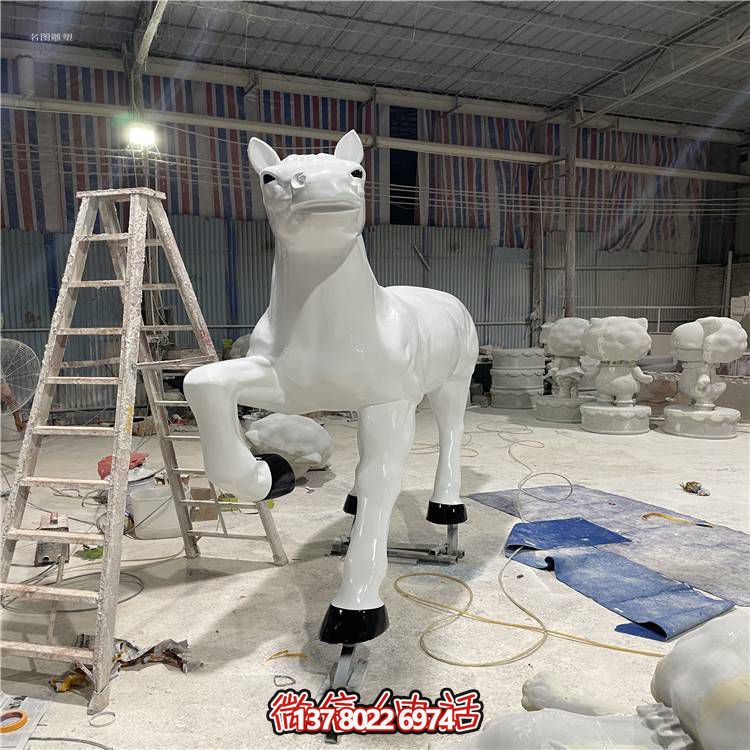 玻璃鋼馬雕塑，點綴戶外園林