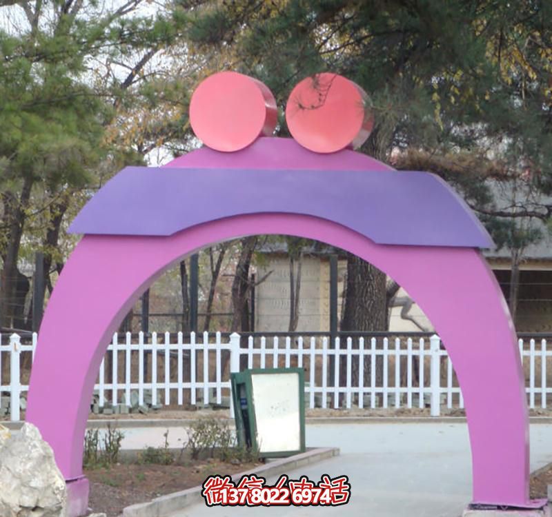 創(chuàng)意玻璃鋼愛心雕塑，裝點城市公園