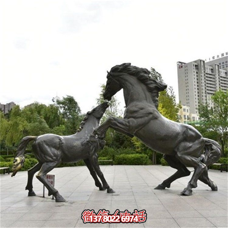 大型仿真動物駿馬不銹鋼雕塑，點(diǎn)綴城市廣場園林